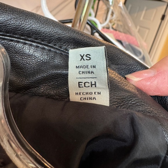 Levi’s Black Vegan Leather Moto Jacket XS Biker Motorcycle Zip Faux Leather - Picture 3 of 9